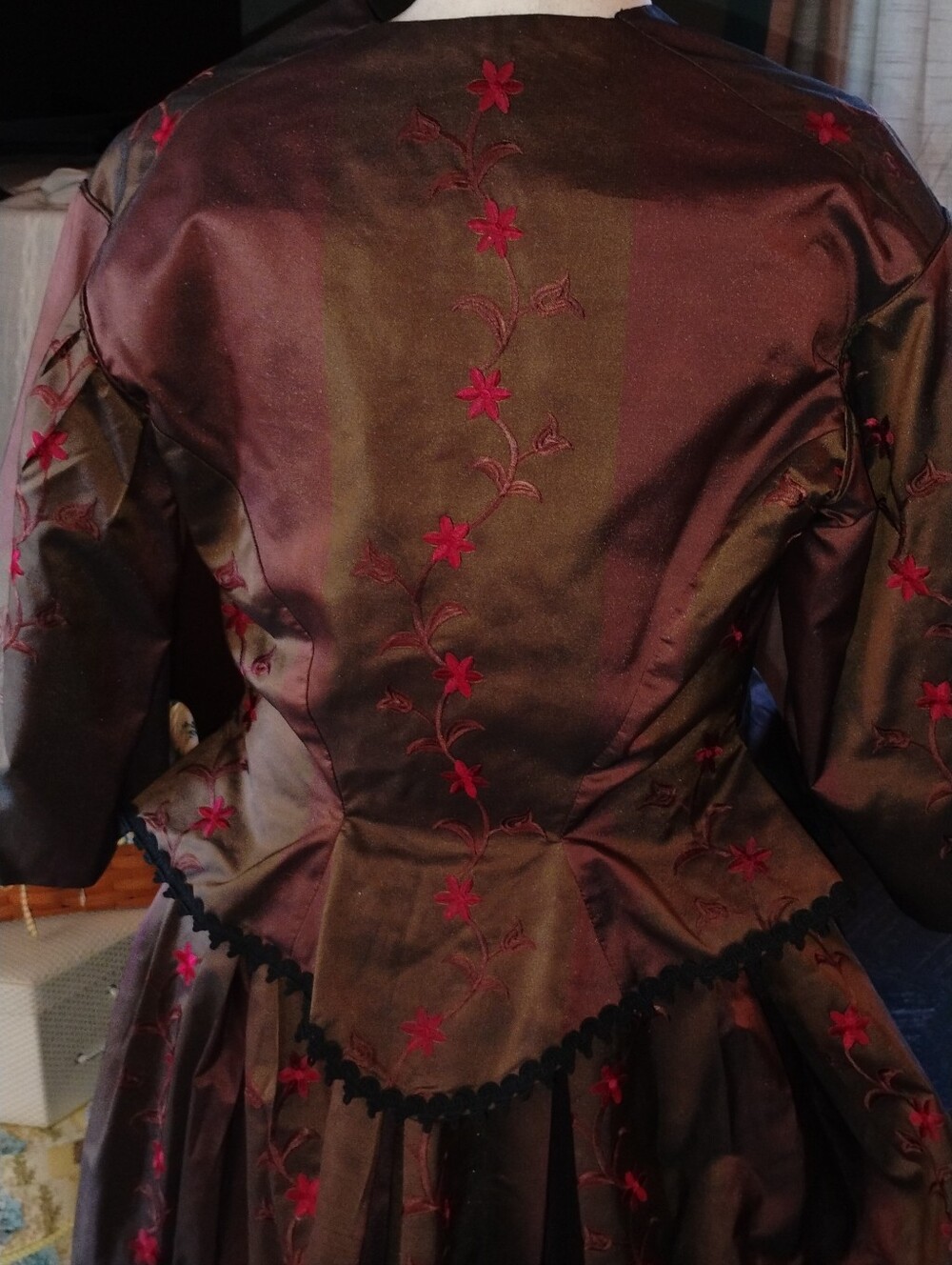 Brown Two Tone Taffeta Victorian Walking Dress Red Floral Embroidery Reenactor - Picture 11 of 15
